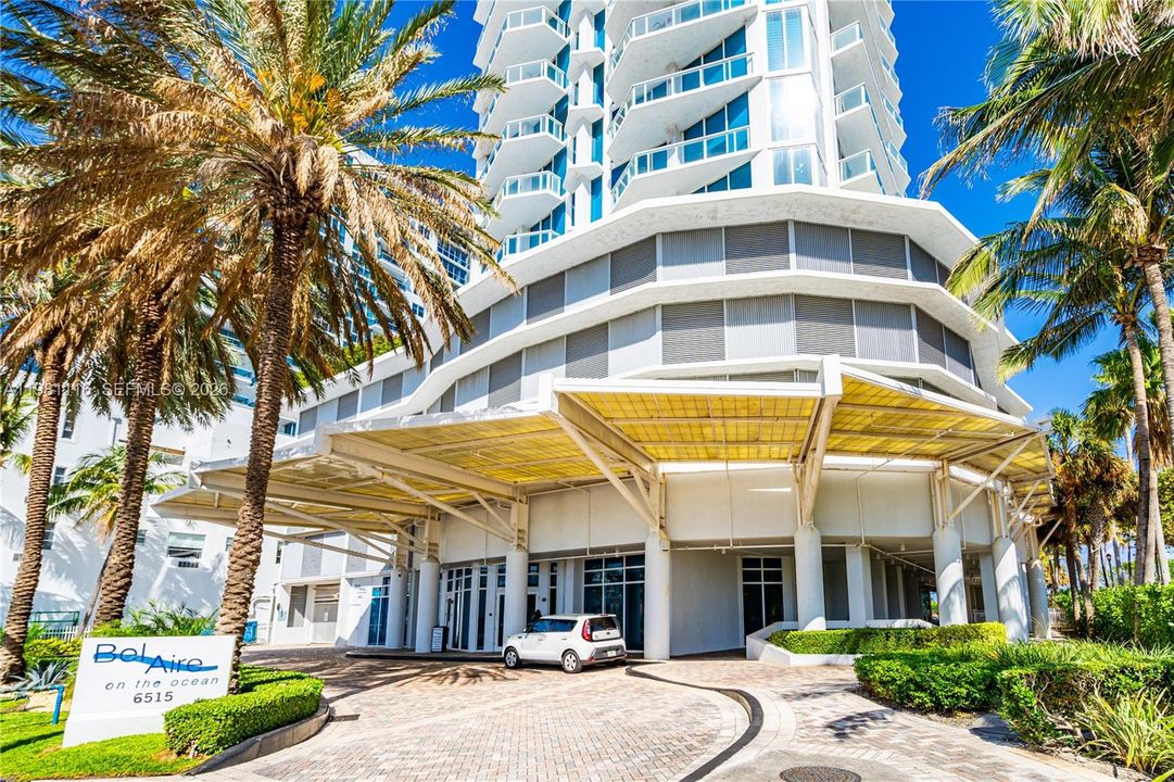 For Sale: $1,099,000 (2 beds, 2 baths, 1097 Square Feet)