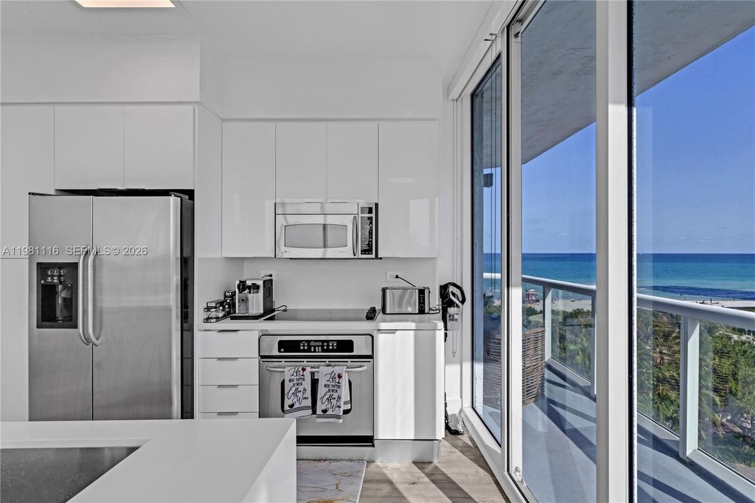 For Sale: $1,099,000 (2 beds, 2 baths, 1097 Square Feet)