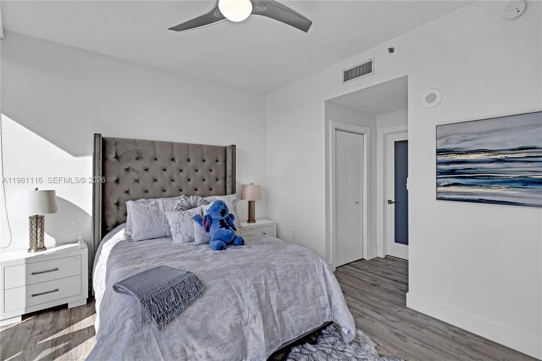 For Sale: $1,099,000 (2 beds, 2 baths, 1097 Square Feet)