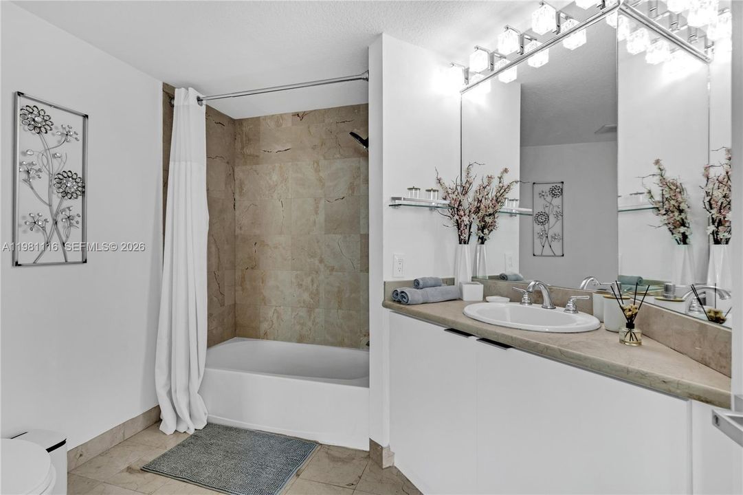 For Sale: $1,099,000 (2 beds, 2 baths, 1097 Square Feet)