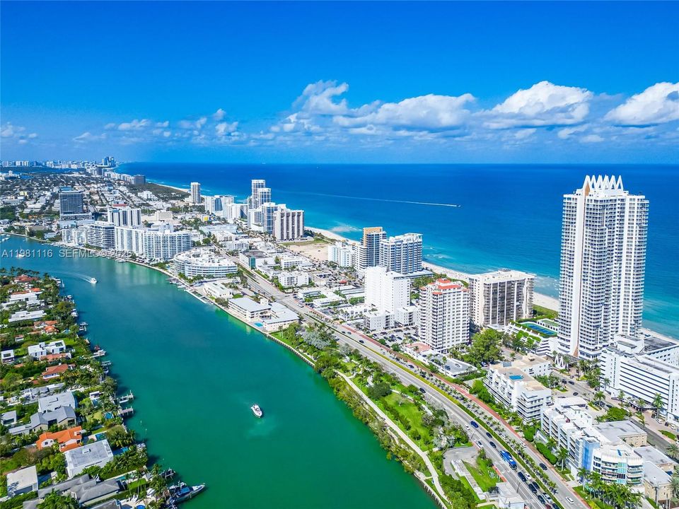 For Sale: $1,099,000 (2 beds, 2 baths, 1097 Square Feet)
