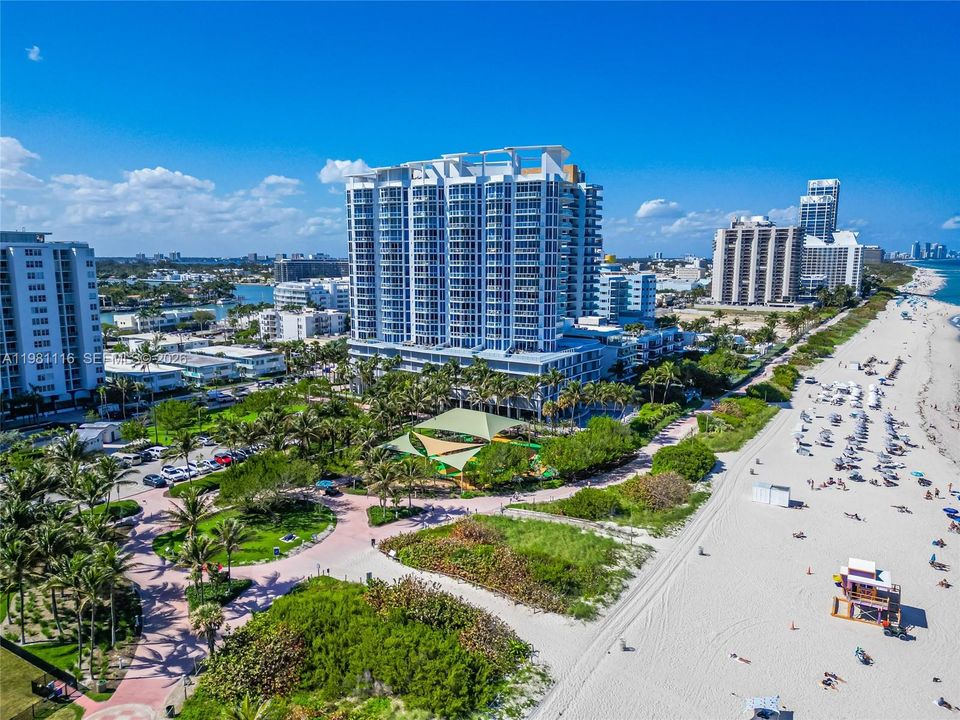 For Sale: $1,099,000 (2 beds, 2 baths, 1097 Square Feet)