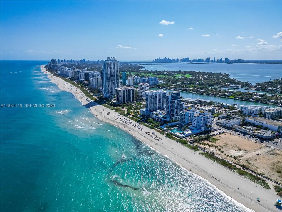 For Sale: $1,099,000 (2 beds, 2 baths, 1097 Square Feet)