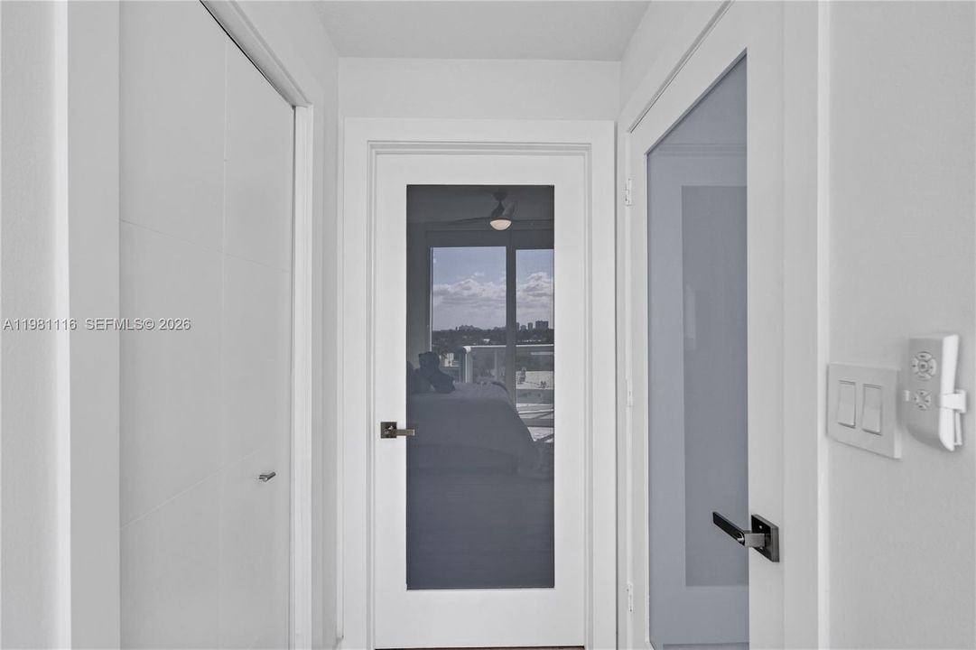 For Sale: $1,099,000 (2 beds, 2 baths, 1097 Square Feet)