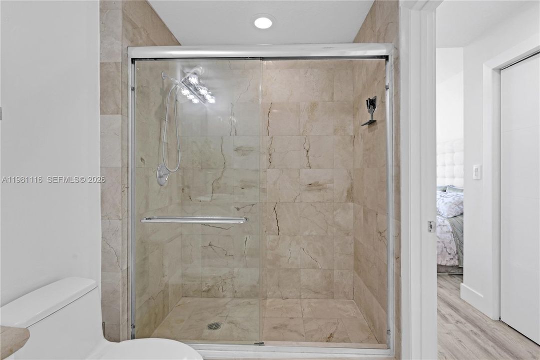 For Sale: $1,099,000 (2 beds, 2 baths, 1097 Square Feet)