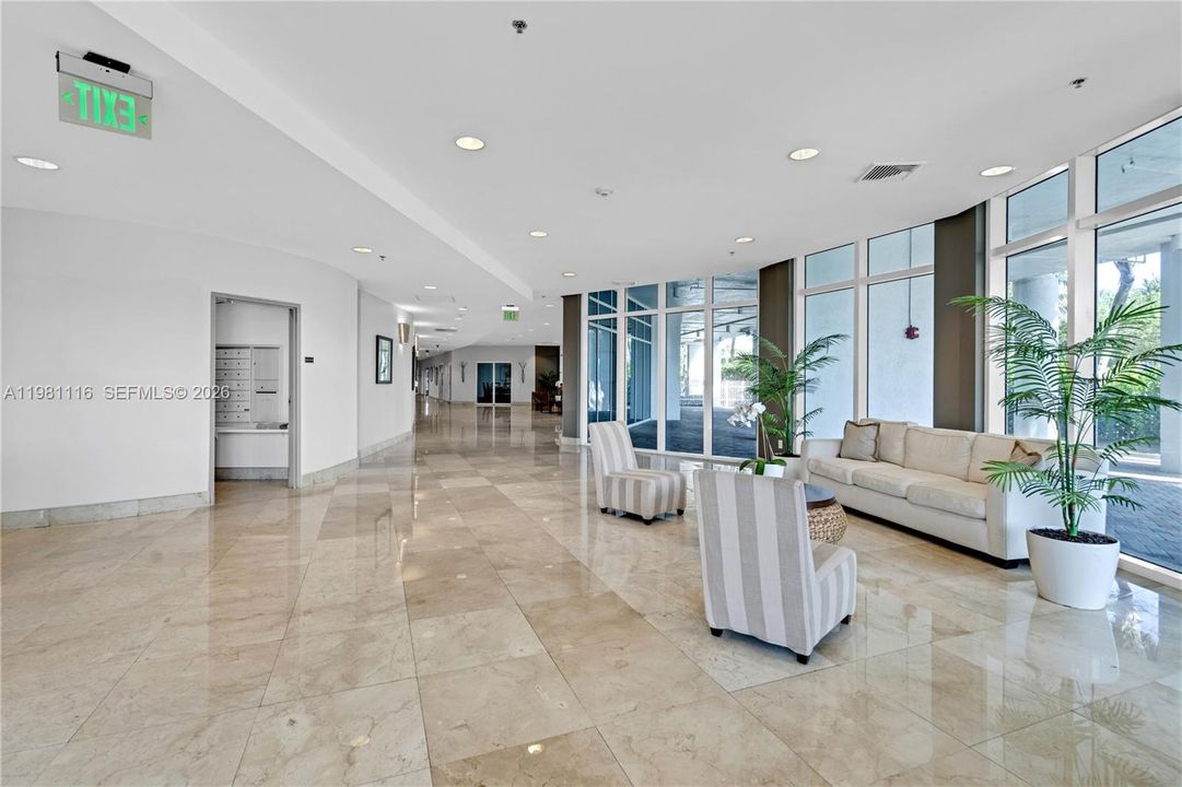 For Sale: $1,099,000 (2 beds, 2 baths, 1097 Square Feet)