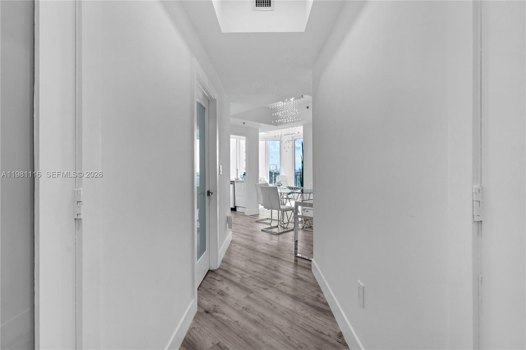 For Sale: $1,099,000 (2 beds, 2 baths, 1097 Square Feet)