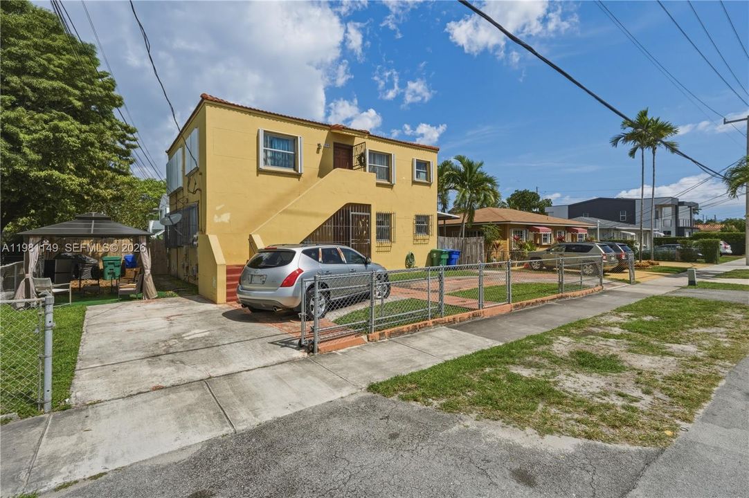 Active With Contract: $775,000 (0 beds, 0 baths, 2016 Square Feet)