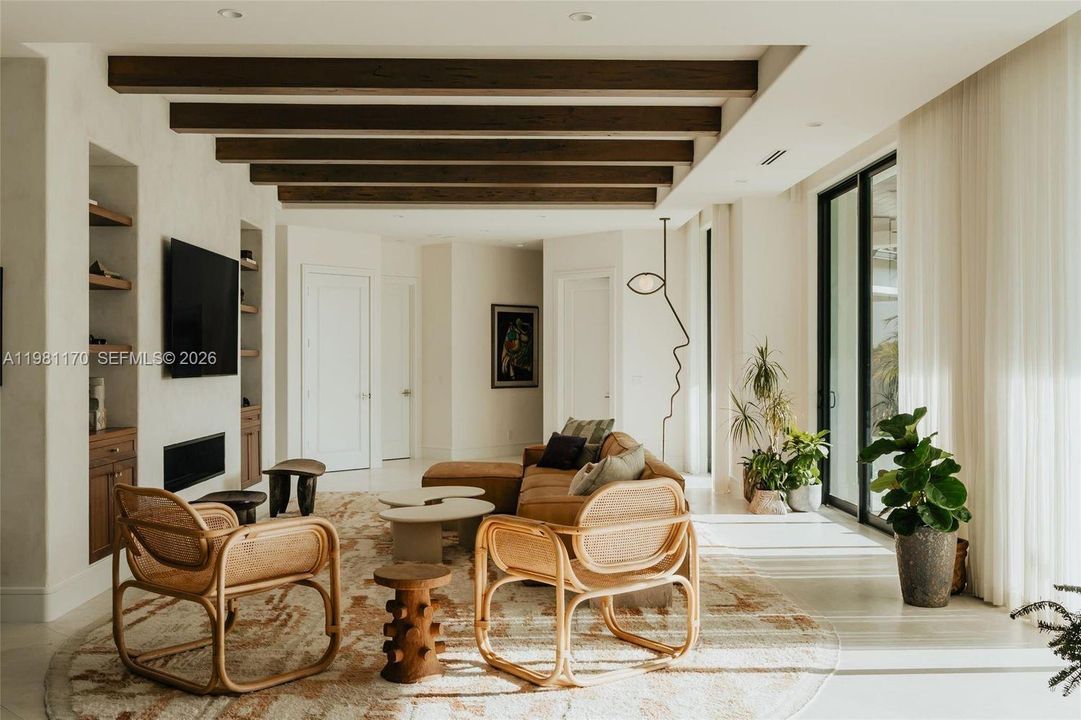For Sale: $9,990,000 (8 beds, 7 baths, 8433 Square Feet)
