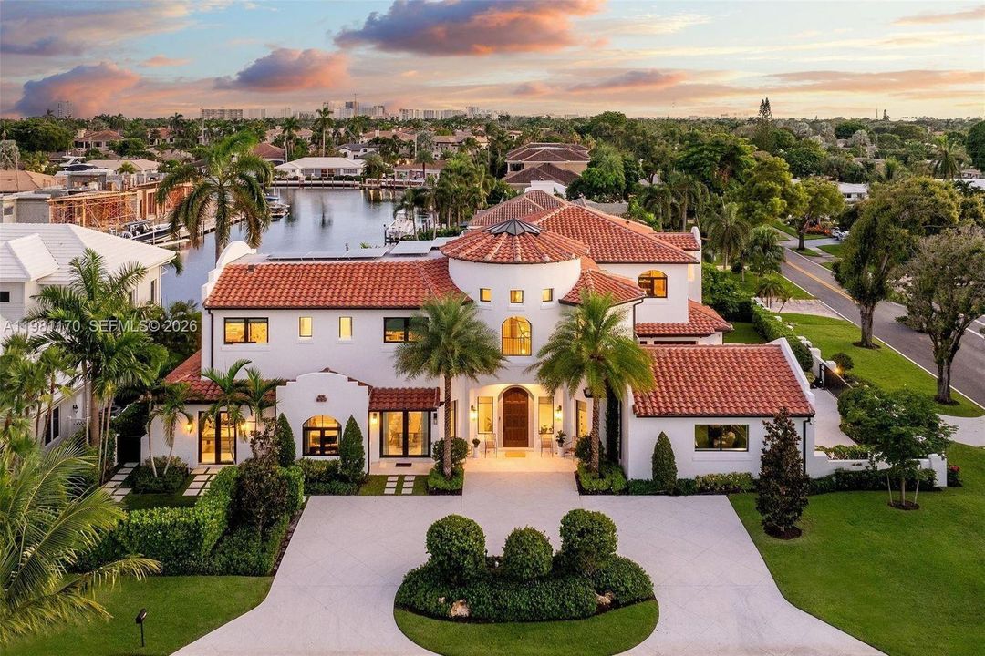 For Sale: $9,990,000 (8 beds, 7 baths, 8433 Square Feet)