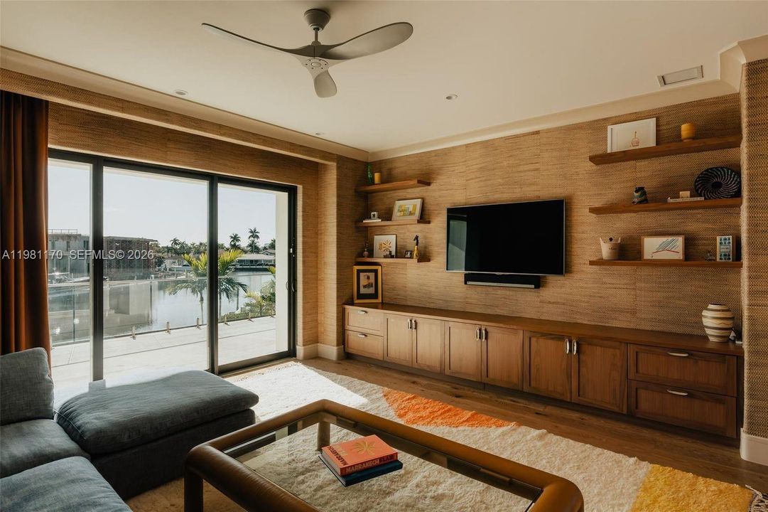 For Sale: $9,990,000 (8 beds, 7 baths, 8433 Square Feet)