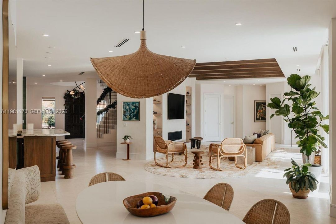 For Sale: $9,990,000 (8 beds, 7 baths, 8433 Square Feet)
