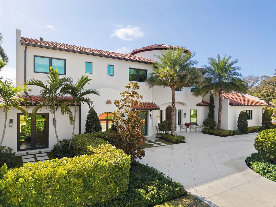For Sale: $9,990,000 (8 beds, 7 baths, 8433 Square Feet)