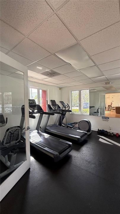 合同活跃: $213,000 (1 贝兹, 1 浴室, 710 平方英尺)