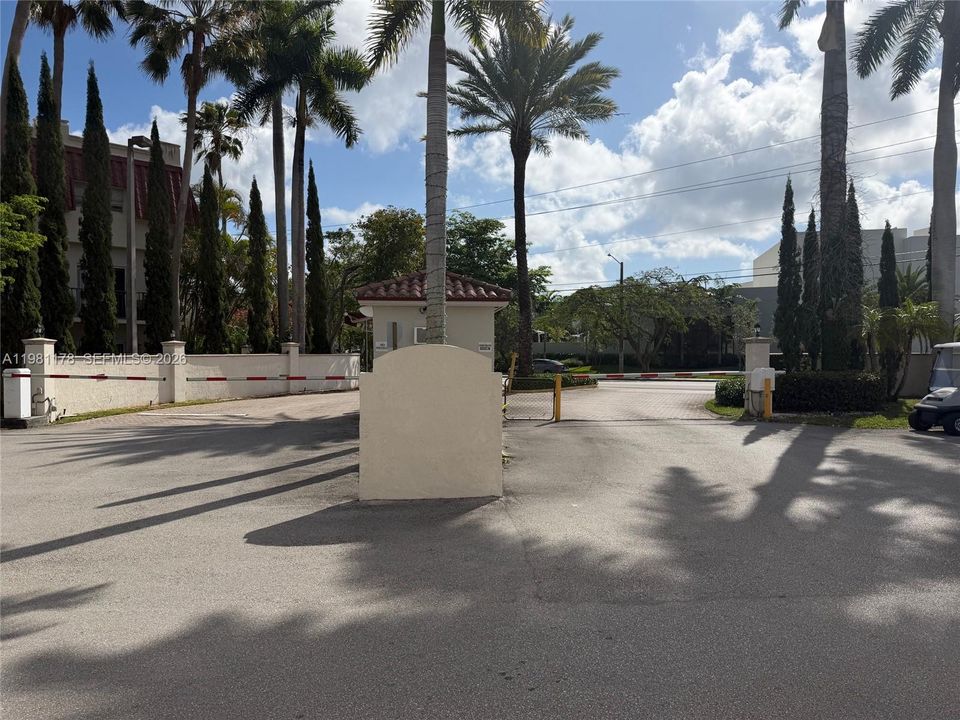 合同活跃: $213,000 (1 贝兹, 1 浴室, 710 平方英尺)