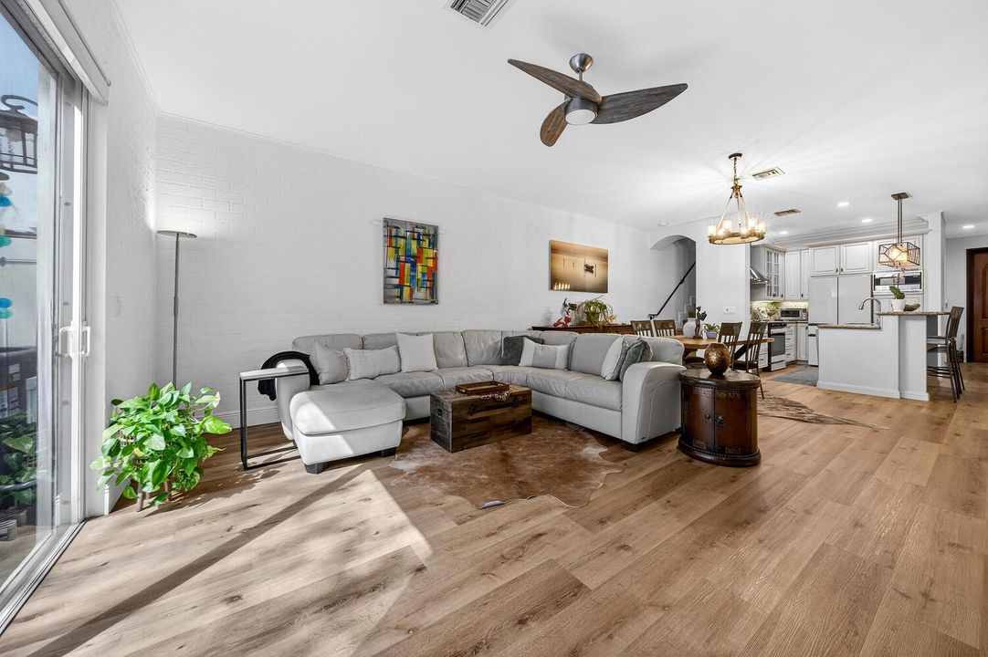 1942 NE 42nd St Pompano Beach-large-004-