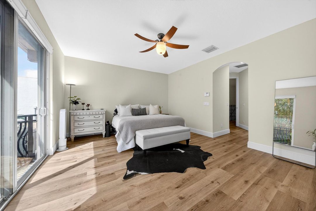 1942 NE 42nd St Pompano Beach-large-015-