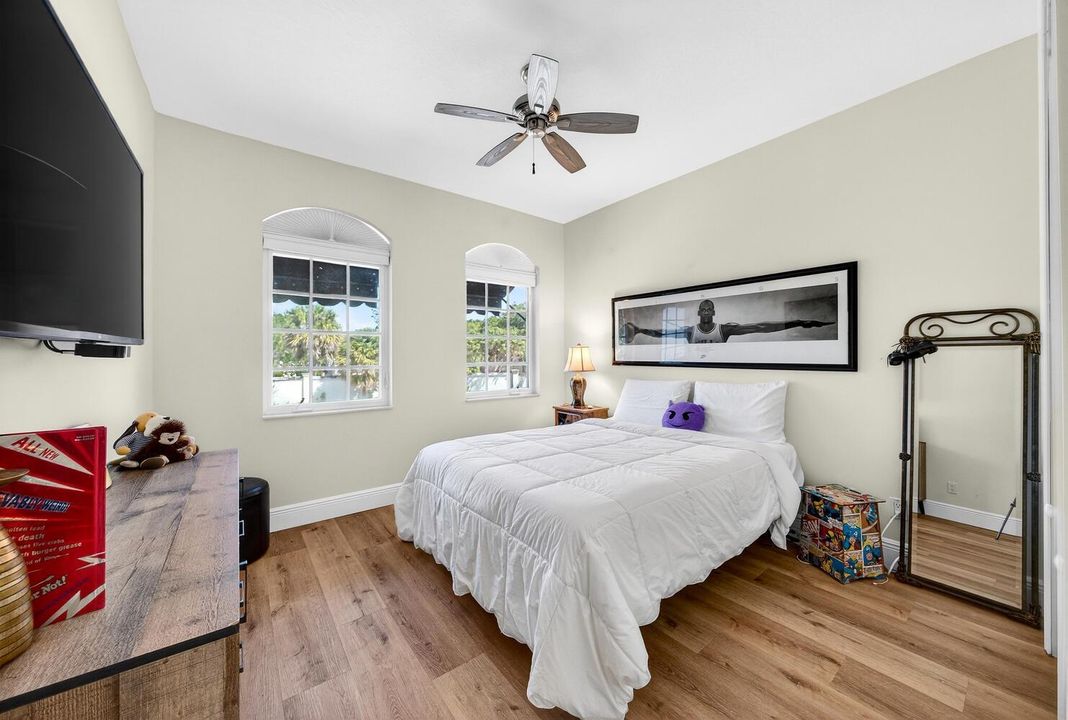 1942 NE 42nd St Pompano Beach-large-021-