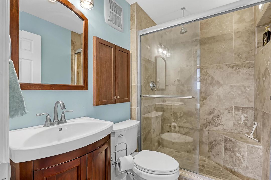 689 NE 6th #402 (23)