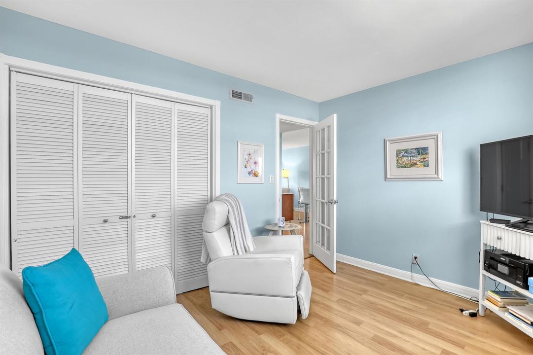 689 NE 6th #402 (25)