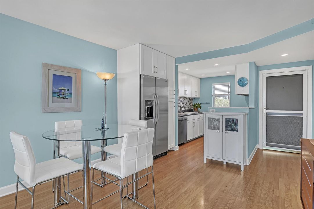 689 NE 6th #402 (7)