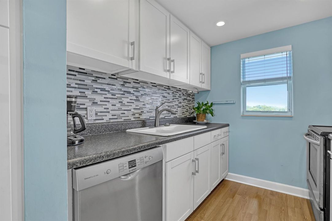 689 NE 6th #402 (14)