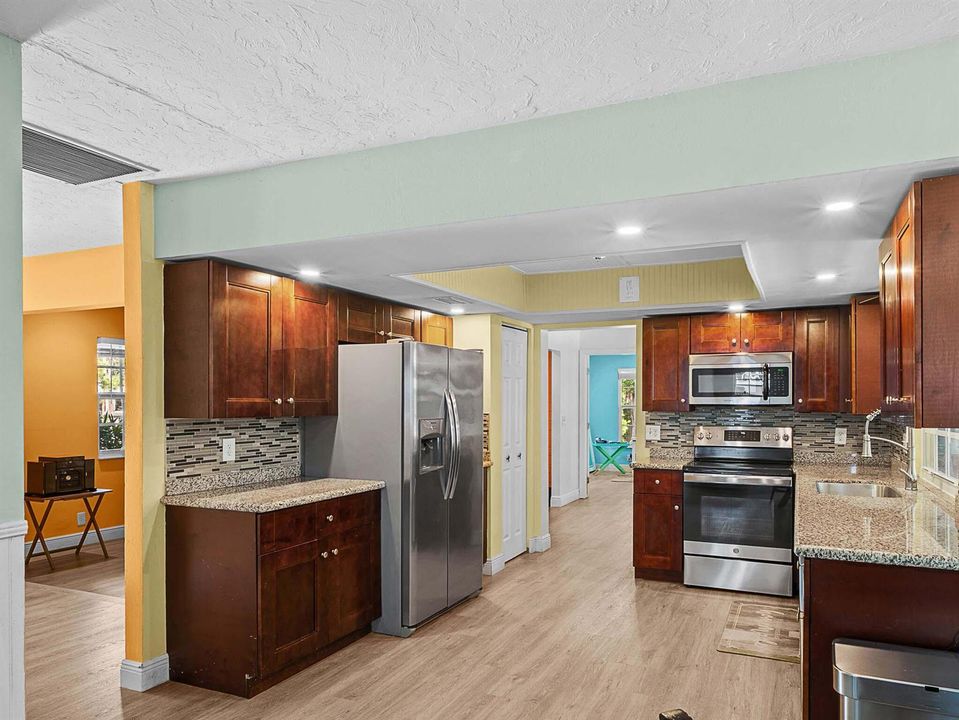25 Kitchen (1)