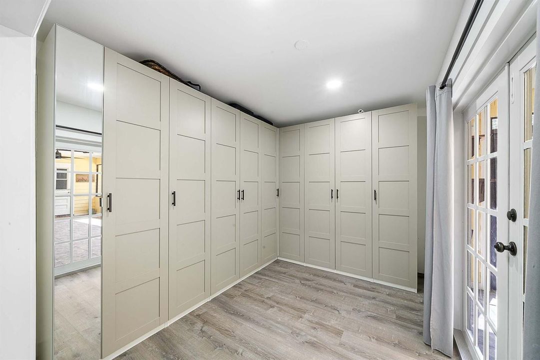 7 Primary Bedroom (6)