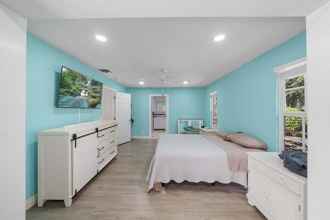 9 Primary Bedroom (2)