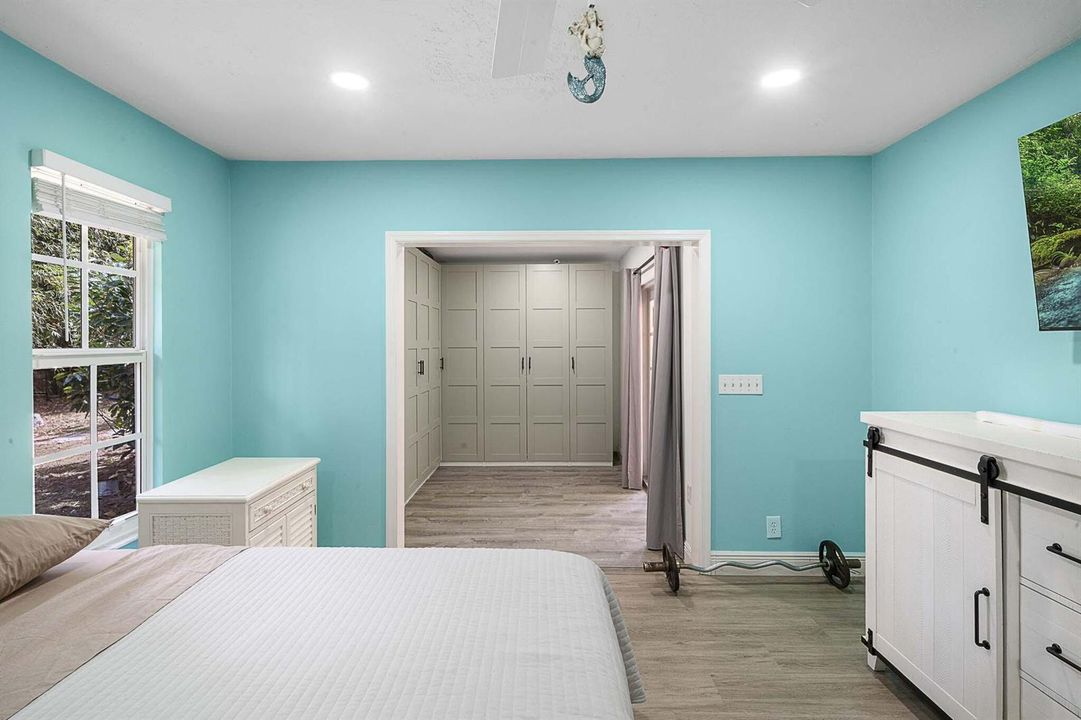 7 Primary Bedroom (3)