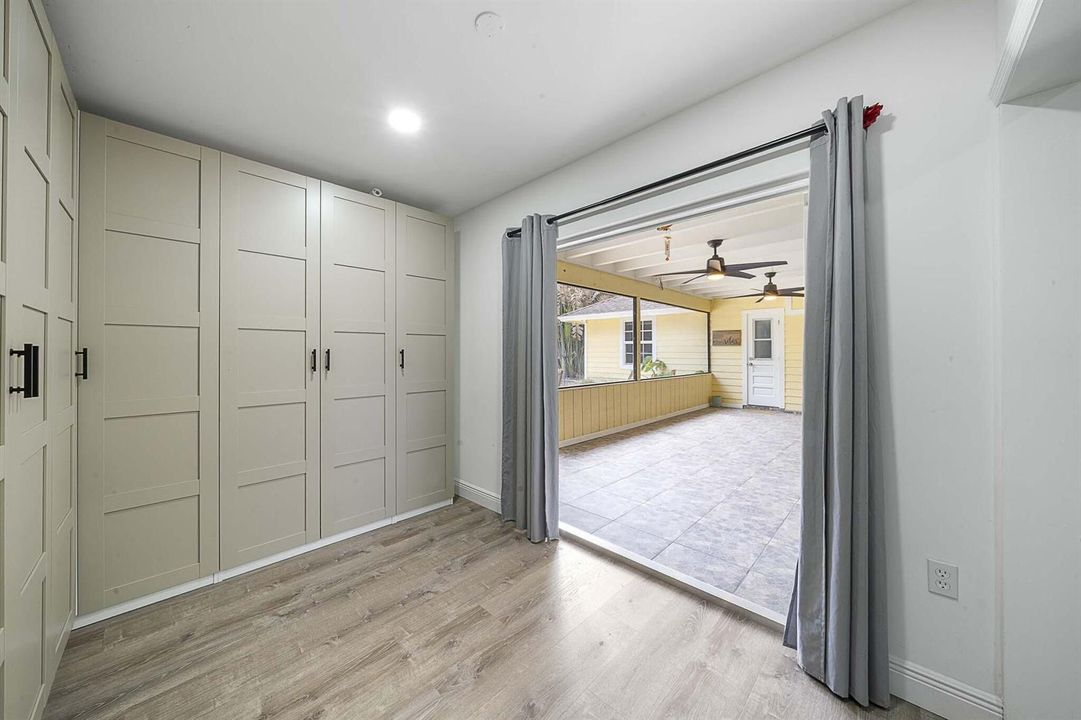 7 Primary Bedroom (7)