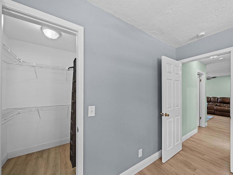 18 Guest Bedroom B (3)