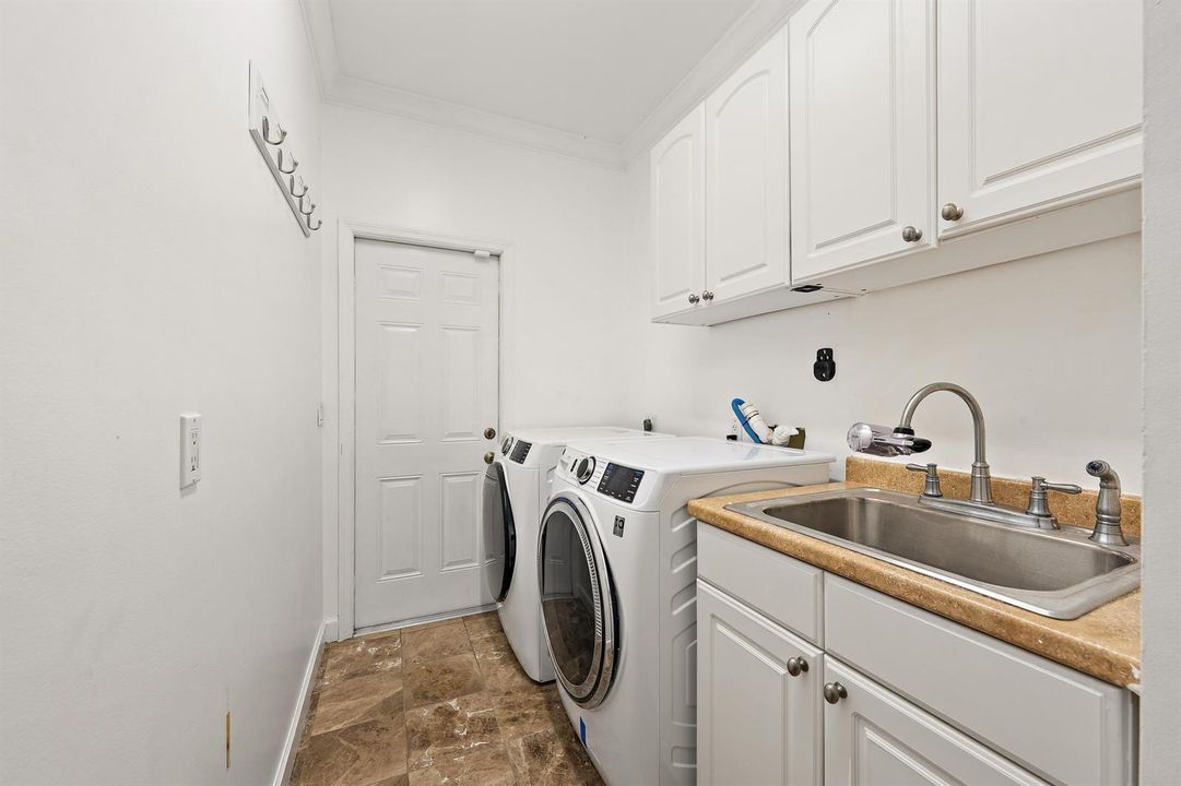 230 Park Ave-13