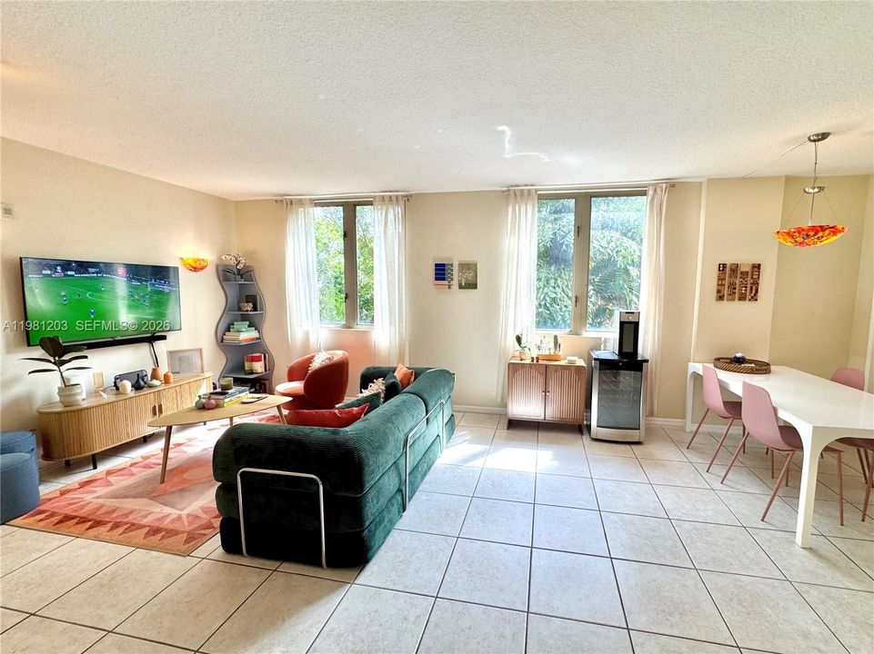 Под контрактом: $325,000 (1 спален, 1 ванн, 652 Квадратных фут)