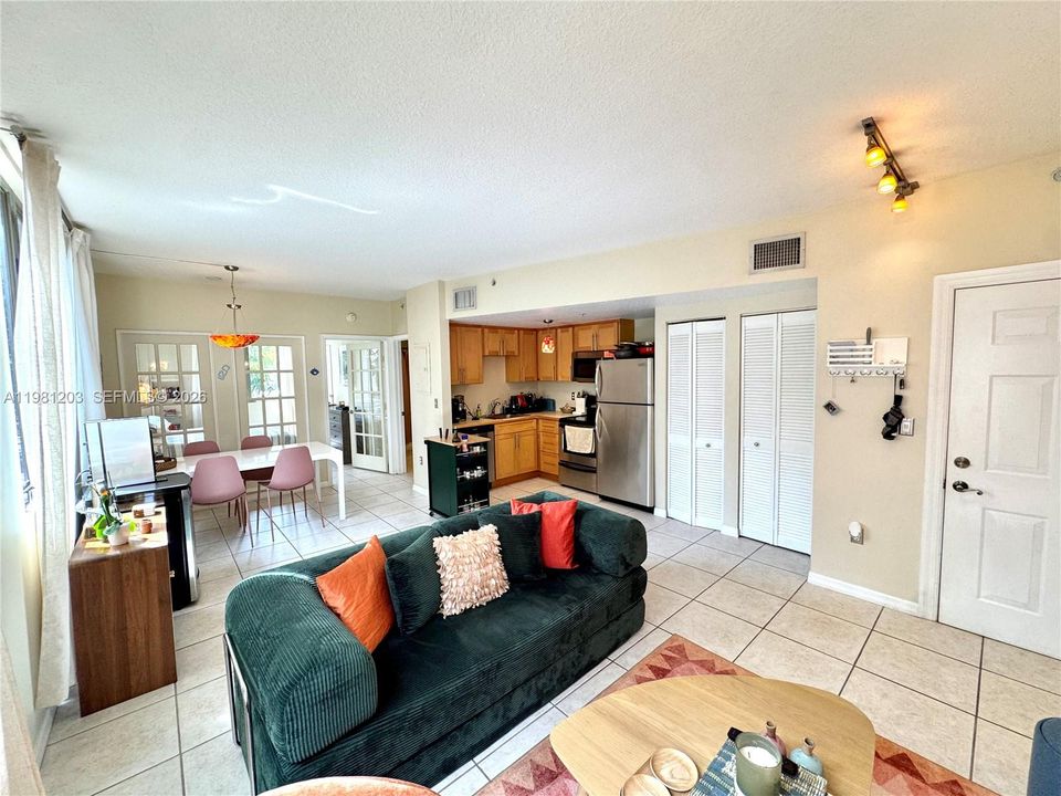 Под контрактом: $325,000 (1 спален, 1 ванн, 652 Квадратных фут)