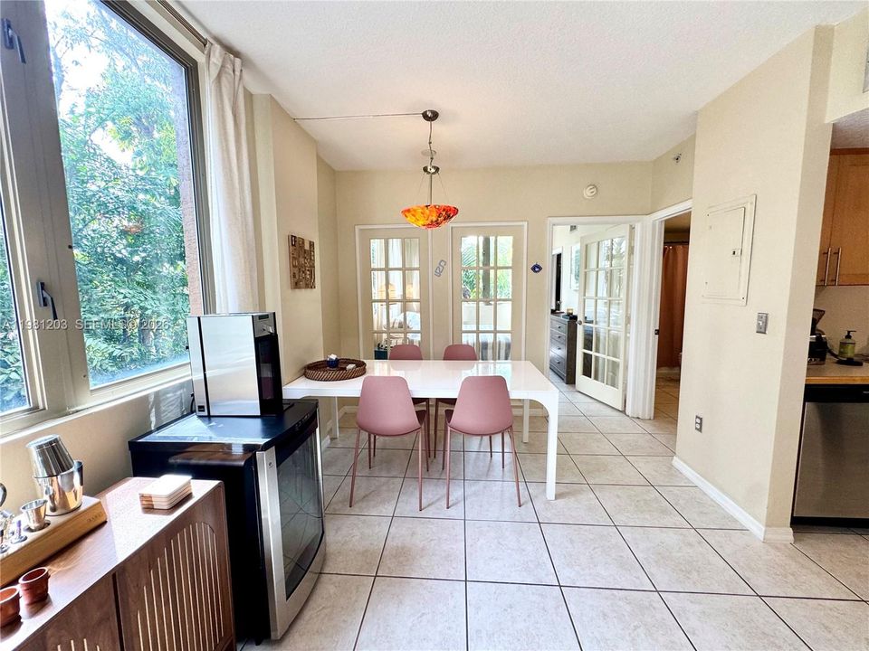 Под контрактом: $325,000 (1 спален, 1 ванн, 652 Квадратных фут)