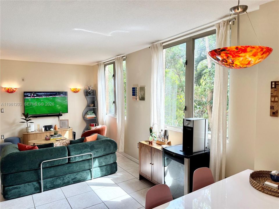 Под контрактом: $325,000 (1 спален, 1 ванн, 652 Квадратных фут)