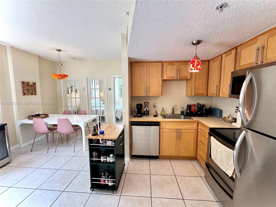 Open concept with the convenience of SS appliances: D/W, W/D, microwave and electric range.