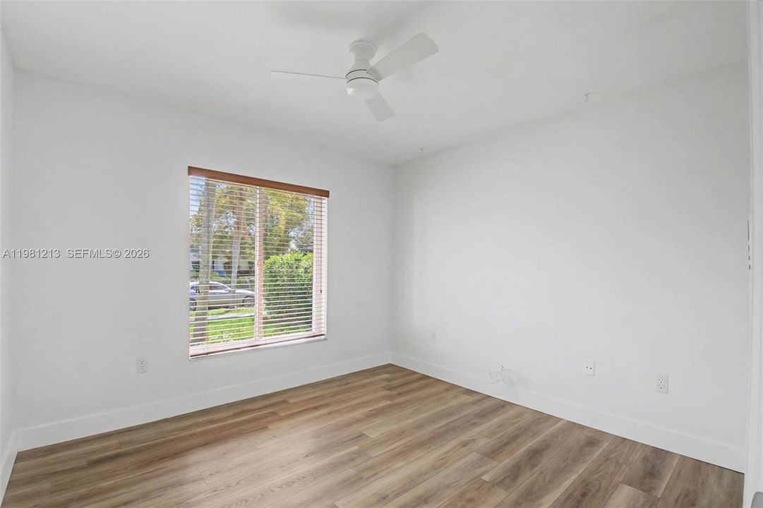 Activo con contrato: $4,900 (4 camas, 2 baños, 2031 Pies cuadrados)