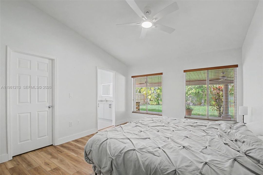 Activo con contrato: $4,900 (4 camas, 2 baños, 2031 Pies cuadrados)