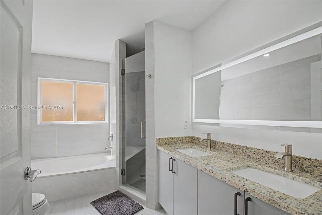 Activo con contrato: $4,900 (4 camas, 2 baños, 2031 Pies cuadrados)