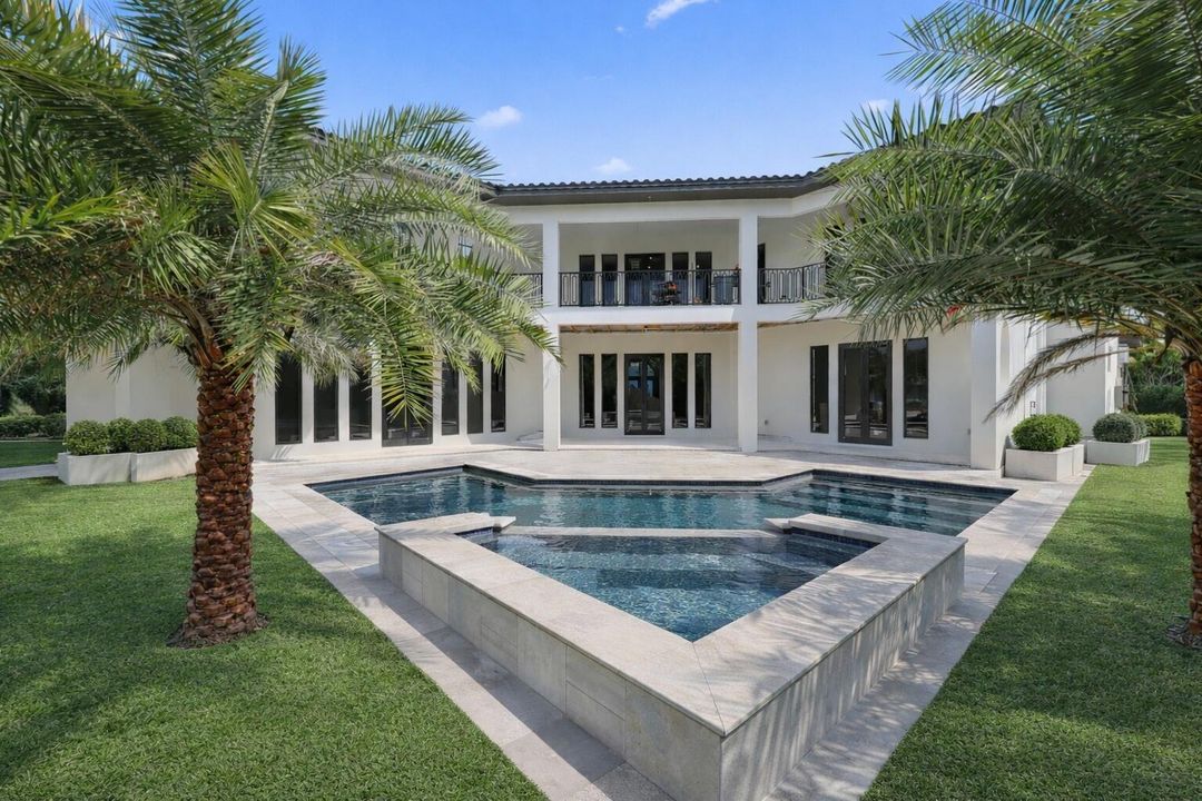Pool & Balcony