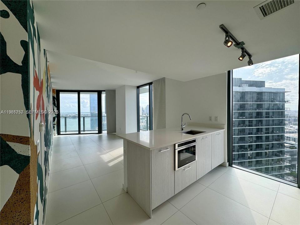 Views to the water and the city skyline!