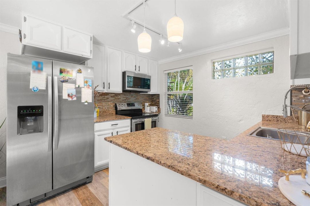 10-web-or-mls-614 NE 28th St, Wilton Man