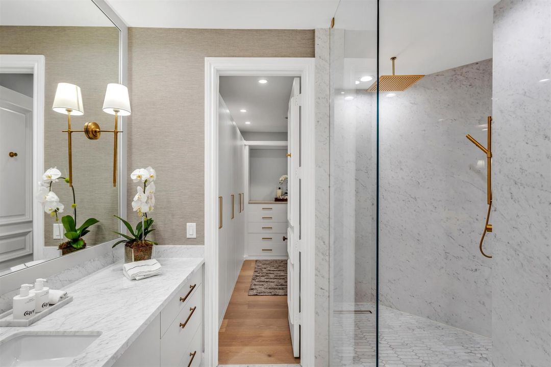 BATHROOM_1_STRAIGHT_EB