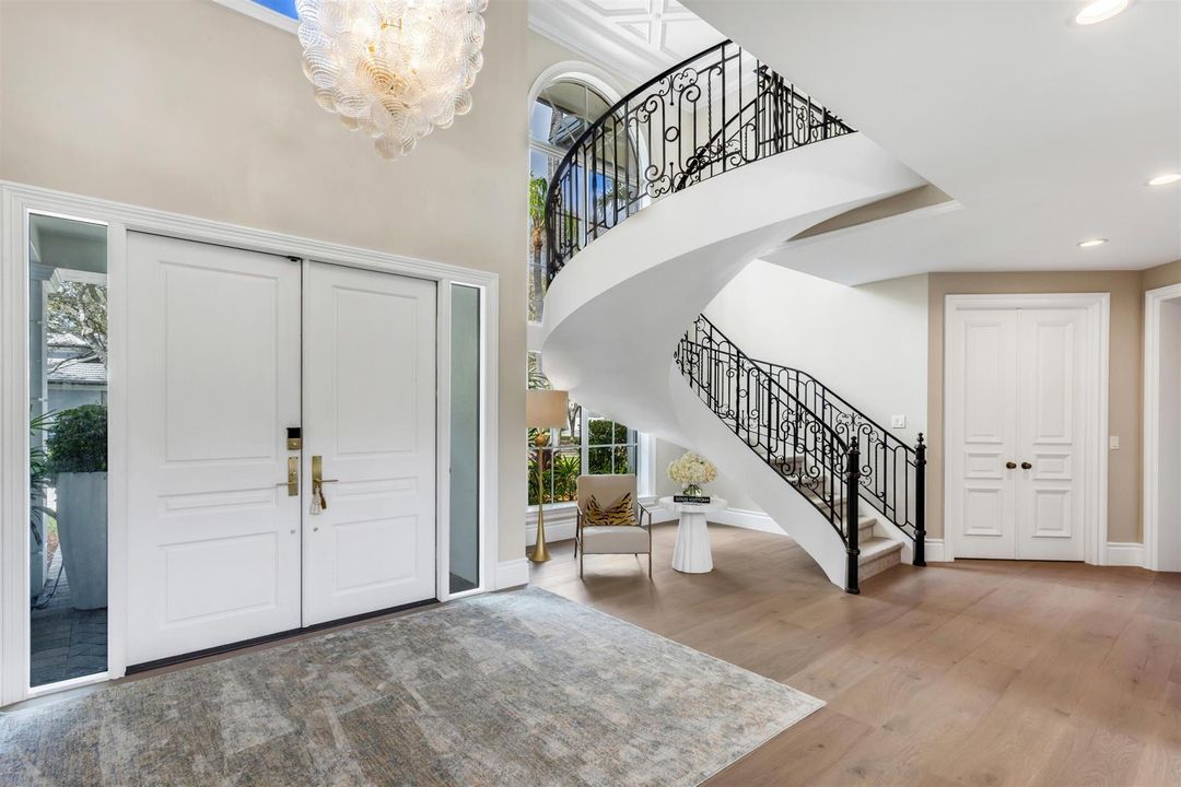 FOYER_ANGLE_EB