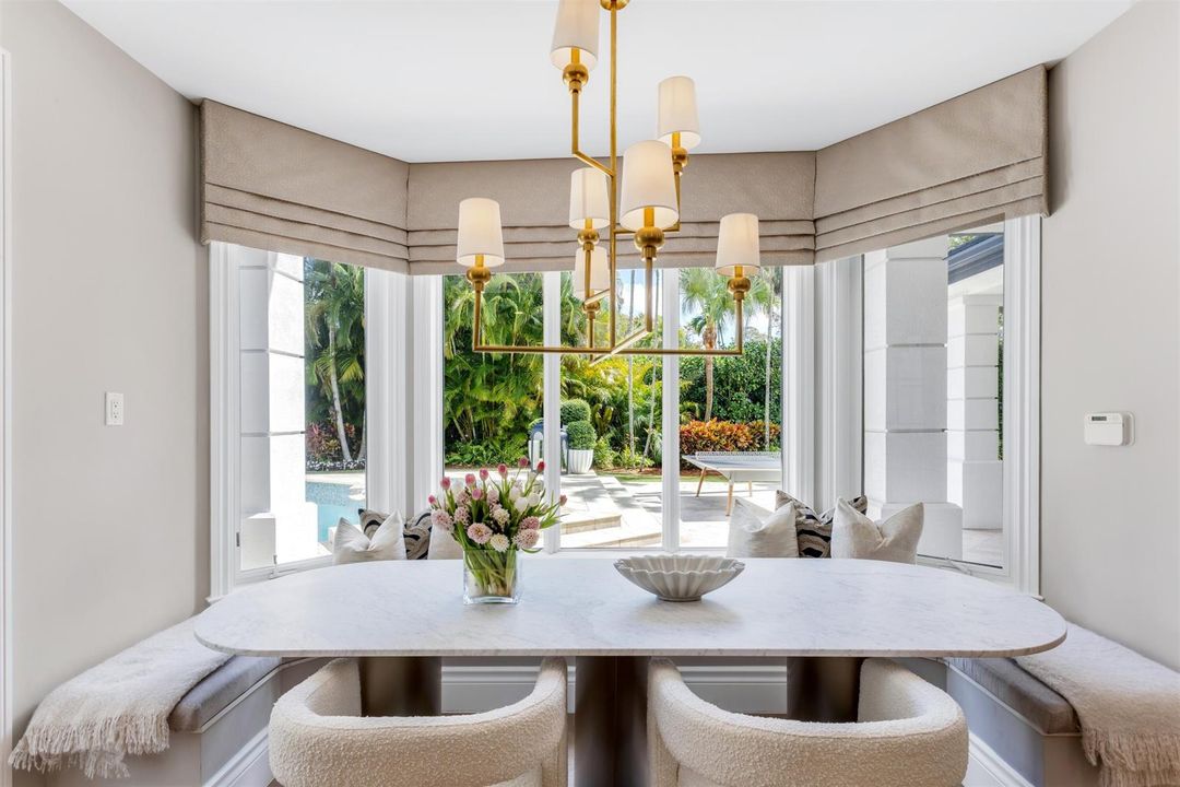 BREAKFAST_NOOK_EB