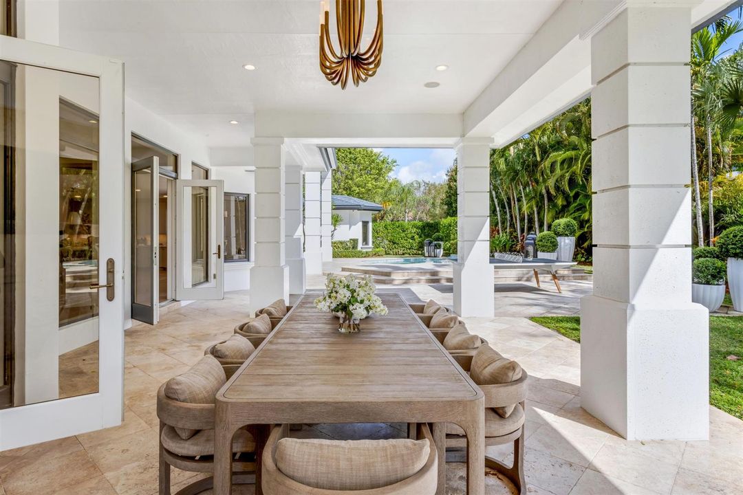 LOGGIA_DINING_STRAIGHT_EB