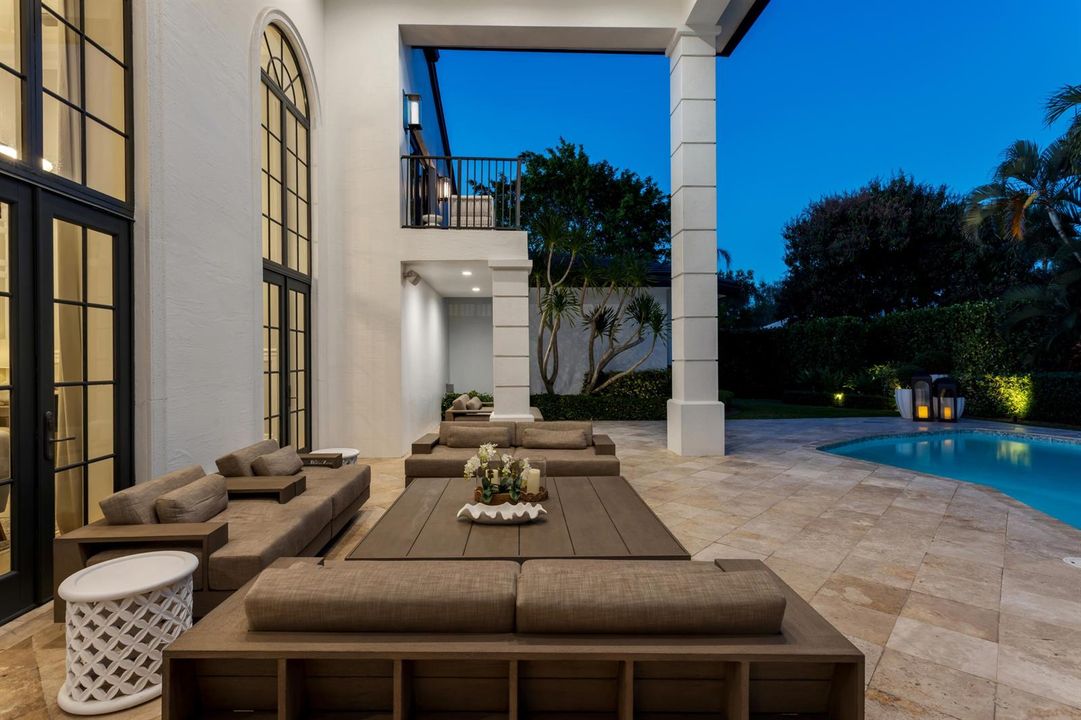 LOGGIA_SEATING_EB