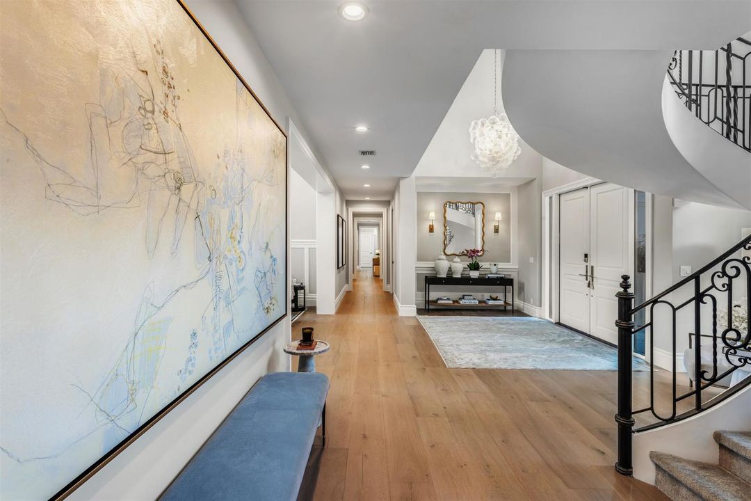 FOYER_HALLWAY_STRAIGHT_EB